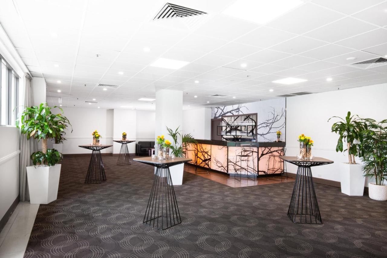 Voco Gold Coast By Ihg Hotel Exterior photo