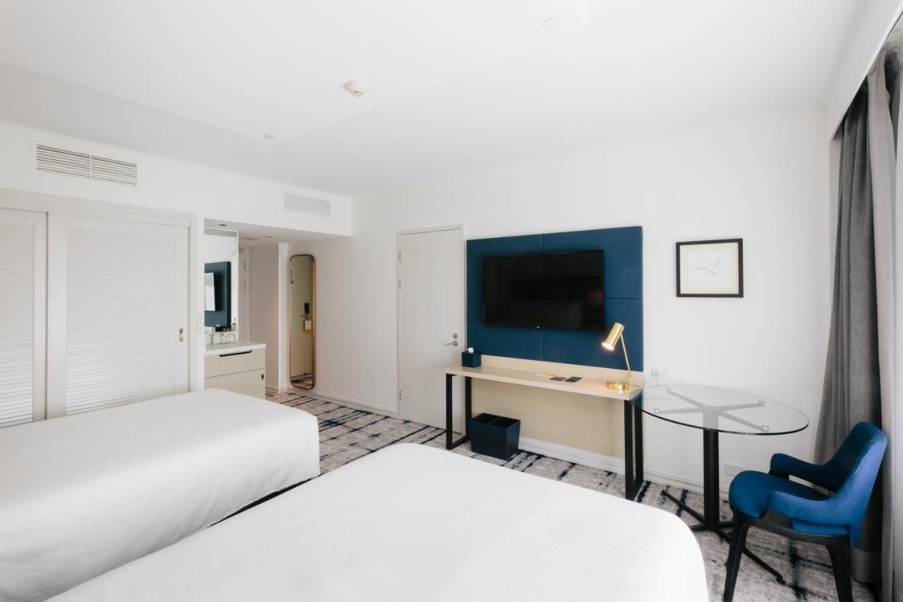 Voco Gold Coast By Ihg Hotel Exterior photo