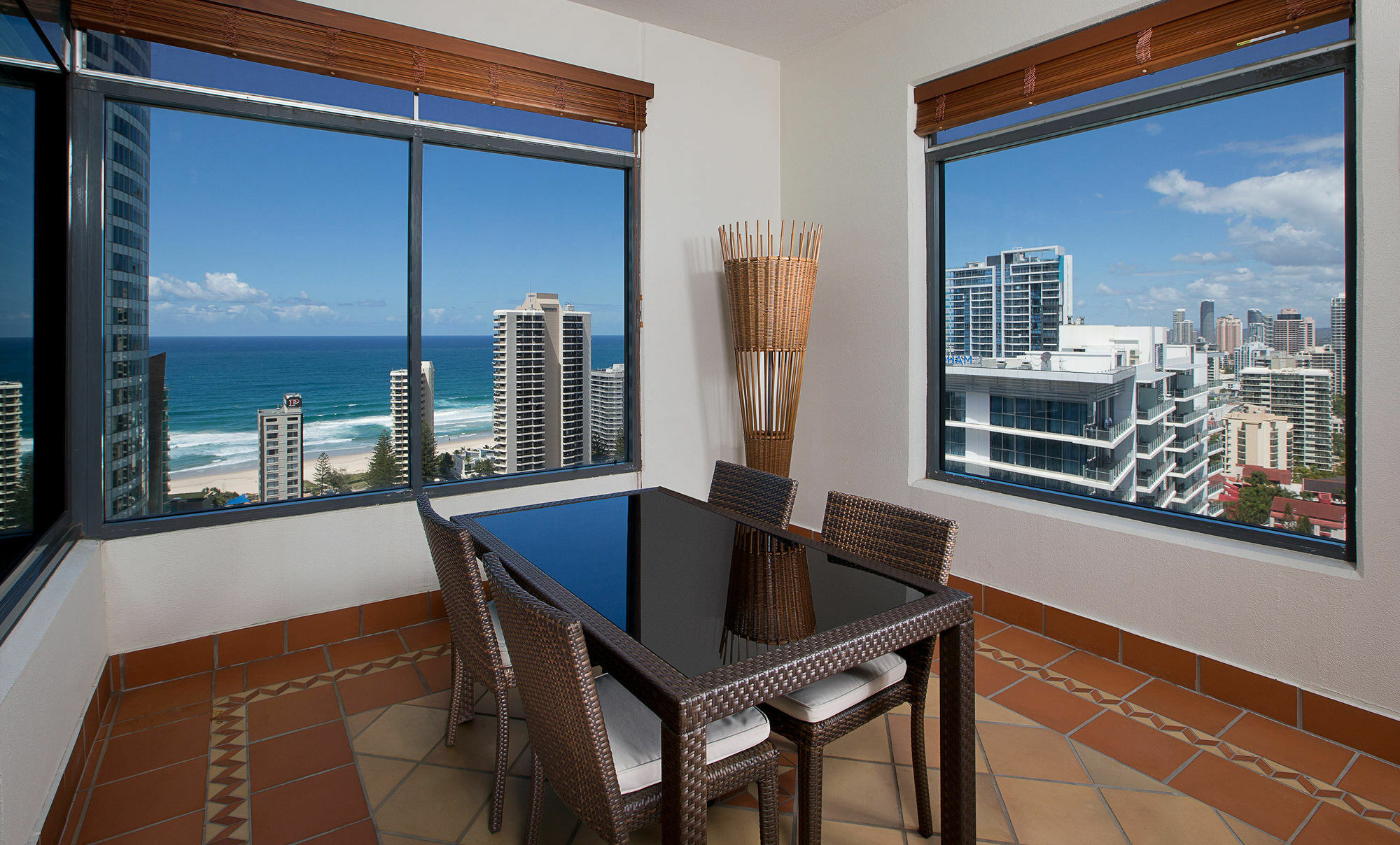 Voco Gold Coast By Ihg Hotel Exterior photo